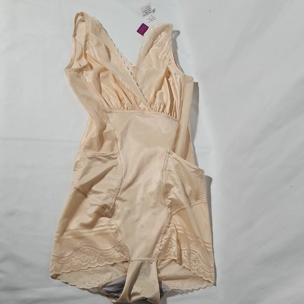 Source Unknown Cream Lace Slip